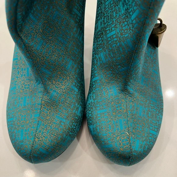 Unique booties - Picture 2 of 5